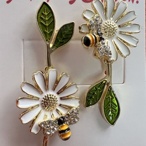 🌼 Betsey Johnson NEW unique & beautiful mismatched flower dangle earrings 🌼 - Picture 6 of 6
